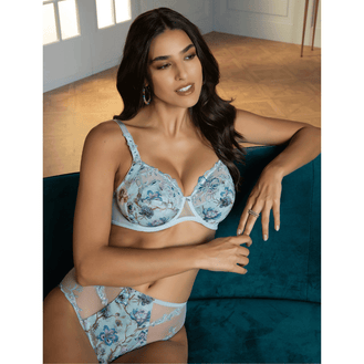 Woman wearing a Lise Charmel  Rêve en Fleurs Brief